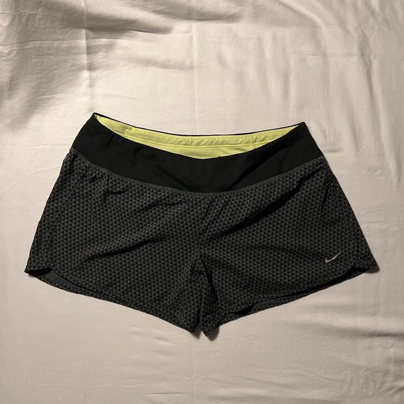 Nike Women's Running Short Black Grey Triangle Pattern - Picture 1 of 2